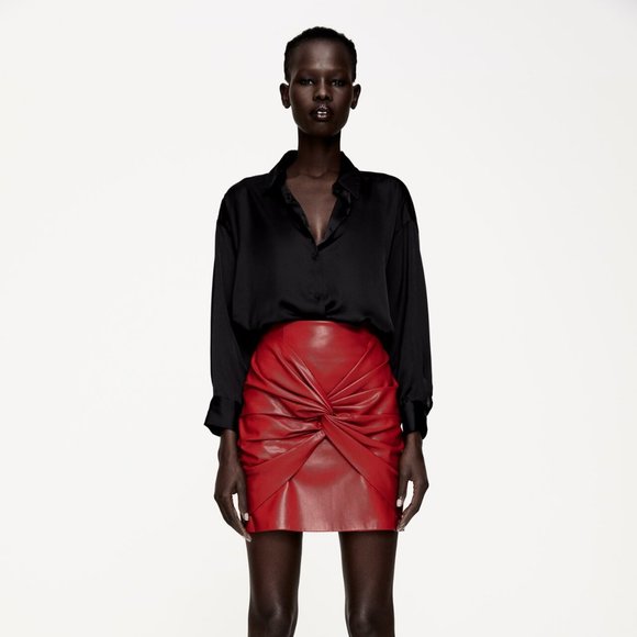❤️🖤❤️🖤NWT Zara Size XS Red Faux Leather Mini Skirt - Picture 4 of 4